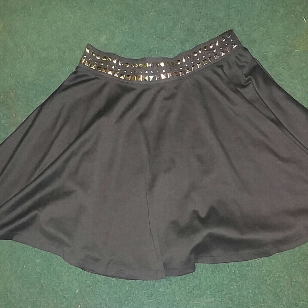 Black skater skirt